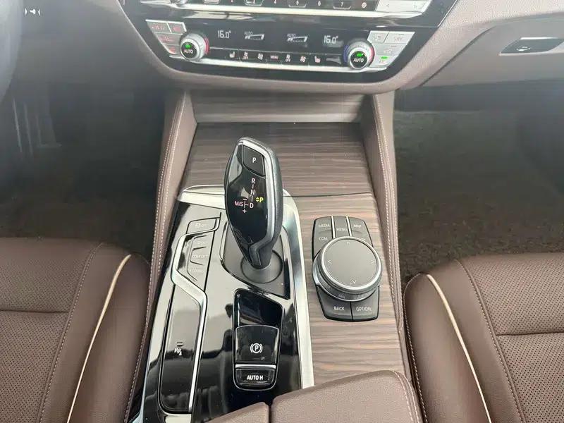 2021 BMW 5 Series 530Li Executive Luxury Package — миниатюра 26