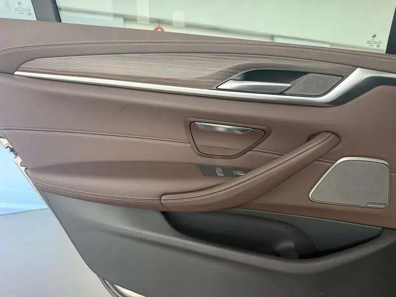 2021 BMW 5 Series 530Li Executive Luxury Package — миниатюра 28