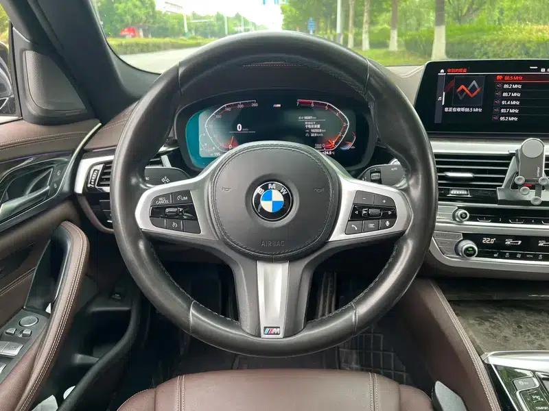 2020 BMW 5 Series 525Li M Sport Package — миниатюра 11