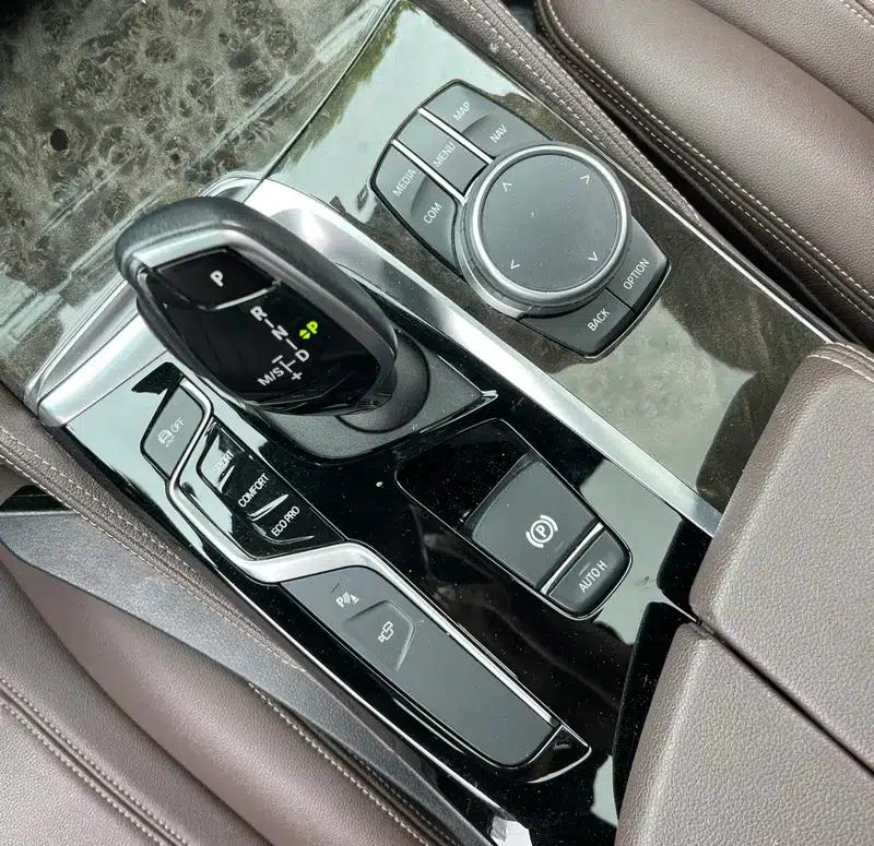 2020 BMW 5 Series 525Li M Sport Package — миниатюра 12
