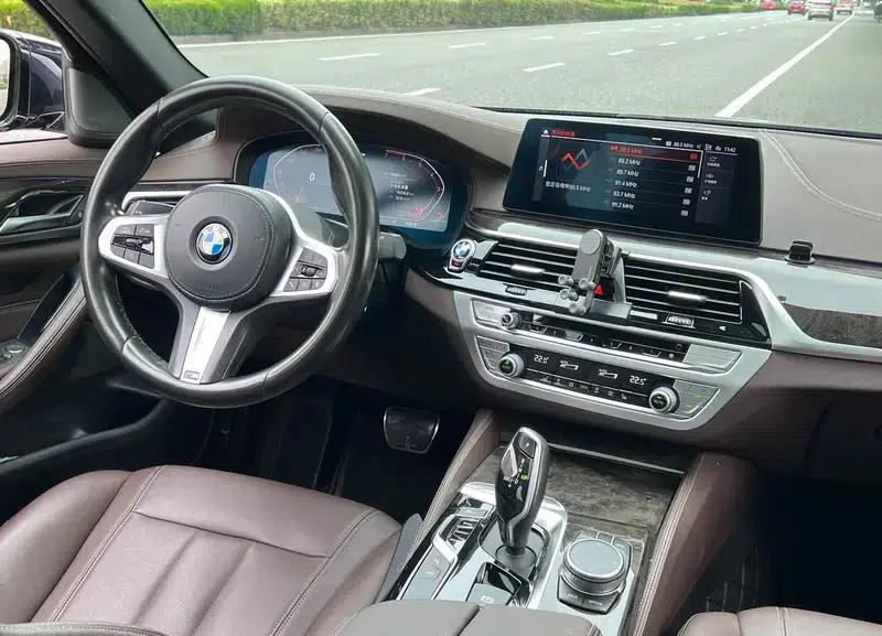 2020 BMW 5 Series 525Li M Sport Package — миниатюра 13