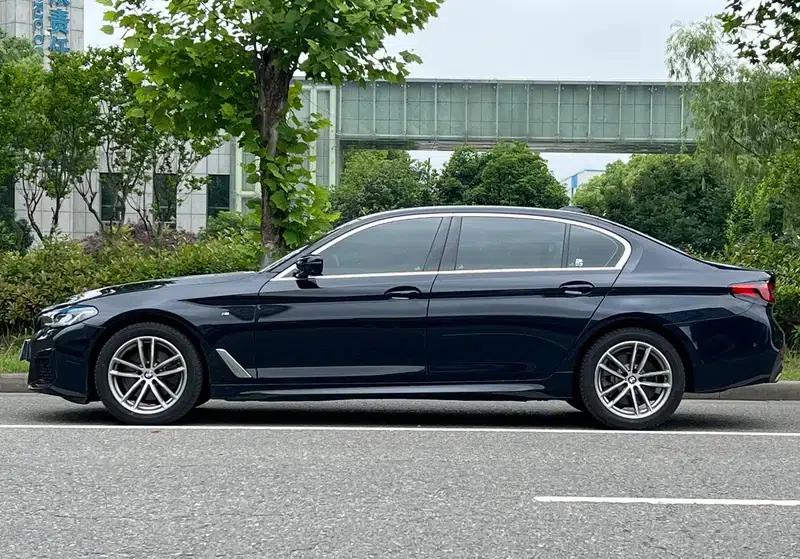 2020 BMW 5 Series 525Li M Sport Package — миниатюра 3