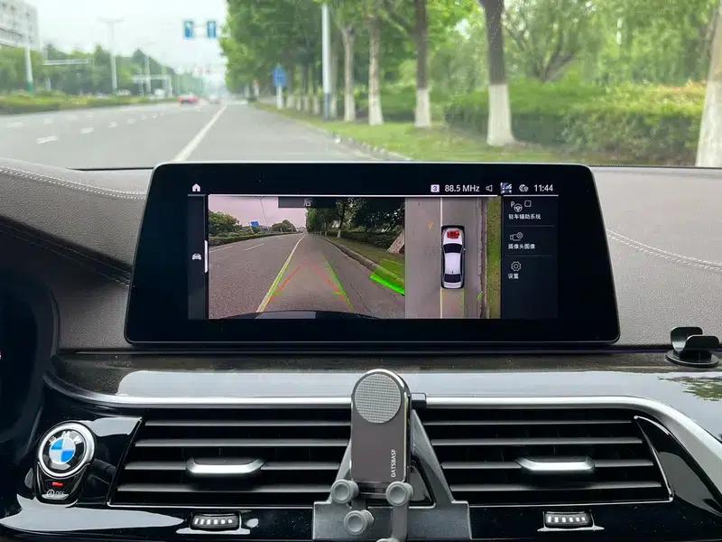2020 BMW 5 Series 525Li M Sport Package — миниатюра 6