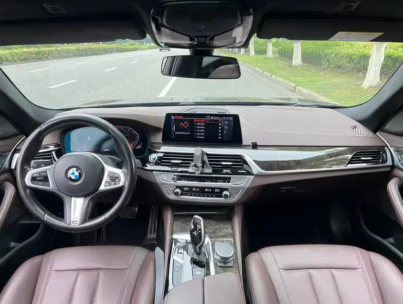 2020 BMW 5 Series 525Li M Sport Package — миниатюра 9