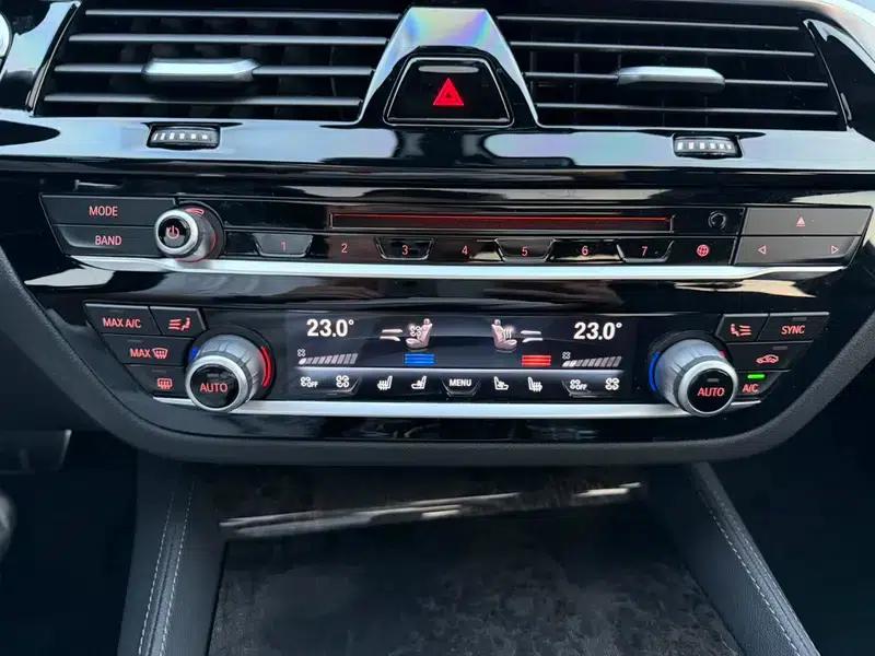 2018 BMW 5 Series 530Li Luxury M Sport Package — миниатюра 11