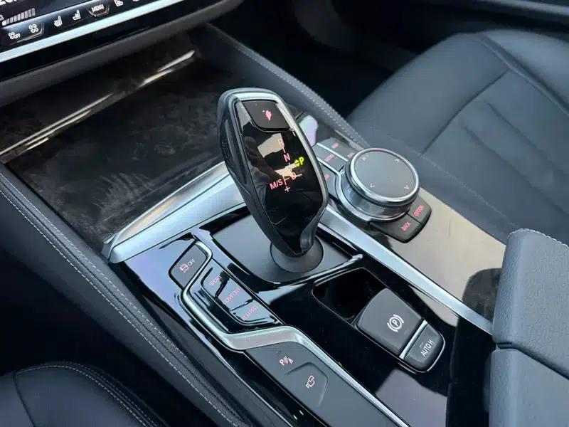 2018 BMW 5 Series 530Li Luxury M Sport Package — миниатюра 19