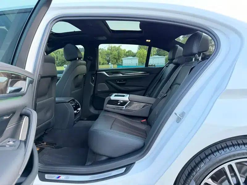 2018 BMW 5 Series 530Li Luxury M Sport Package — миниатюра 26