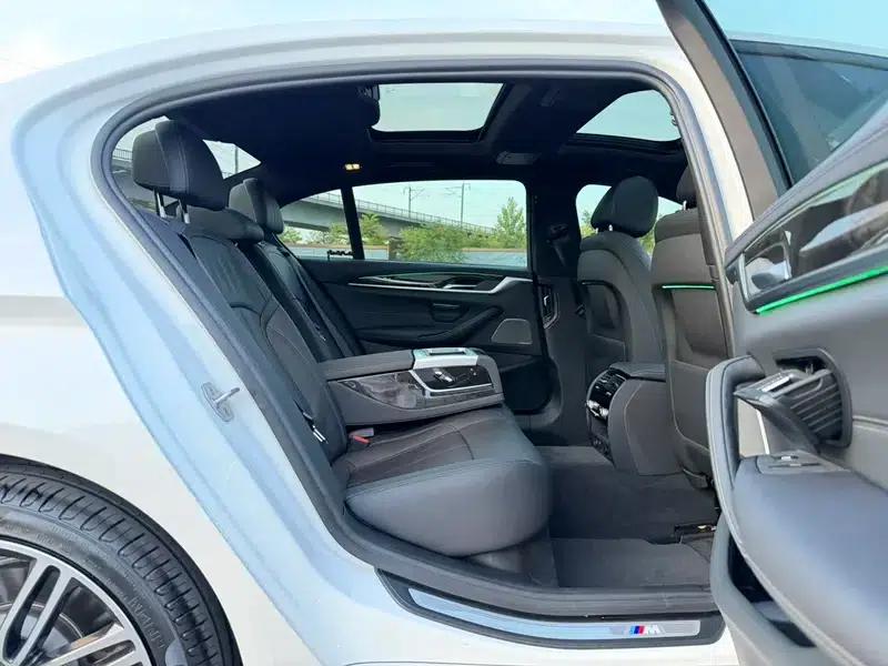 2018 BMW 5 Series 530Li Luxury M Sport Package — миниатюра 28