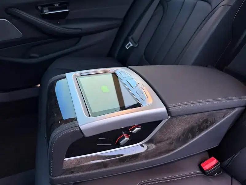 2018 BMW 5 Series 530Li Luxury M Sport Package — миниатюра 29