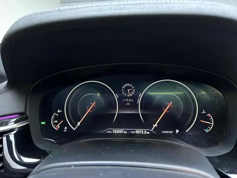 2019 BMW 5 Series 530Li Leading Edition M Sport Package — миниатюра 11