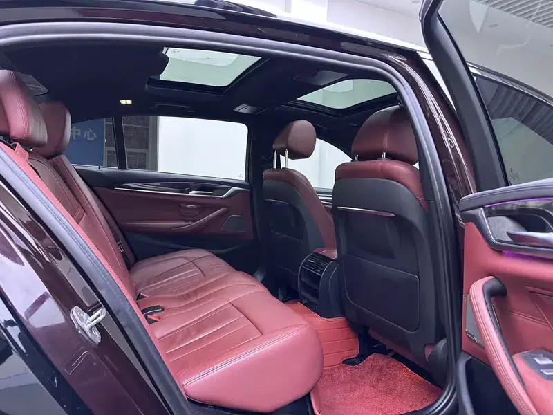 2019 BMW 5 Series 530Li Leading Edition M Sport Package — миниатюра 15