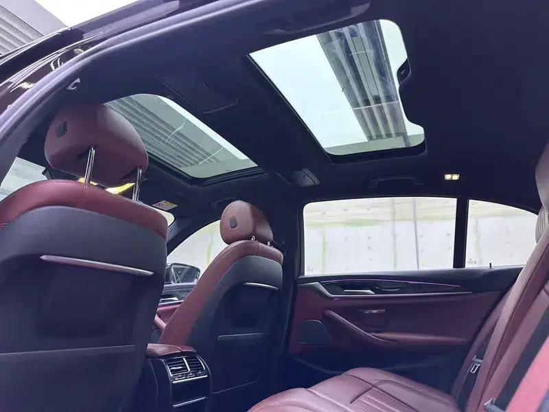2019 BMW 5 Series 530Li Leading Edition M Sport Package — миниатюра 16
