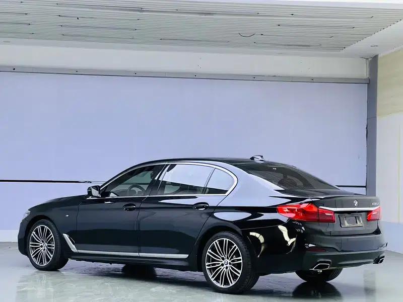 2019 BMW 5 Series 530Li Leading Edition M Sport Package — миниатюра 4