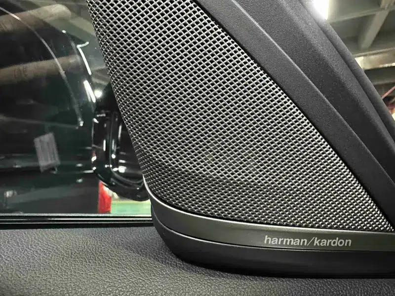 2019 BMW 5 Series 530Li Leading Edition M Sport Package — миниатюра 8