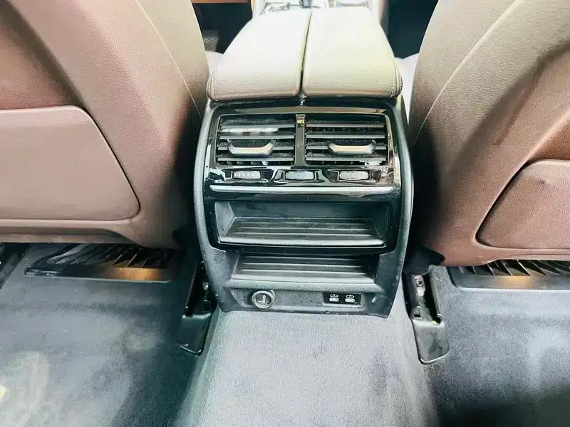 2020 BMW 5 Series 525Li Luxury Package — миниатюра 10
