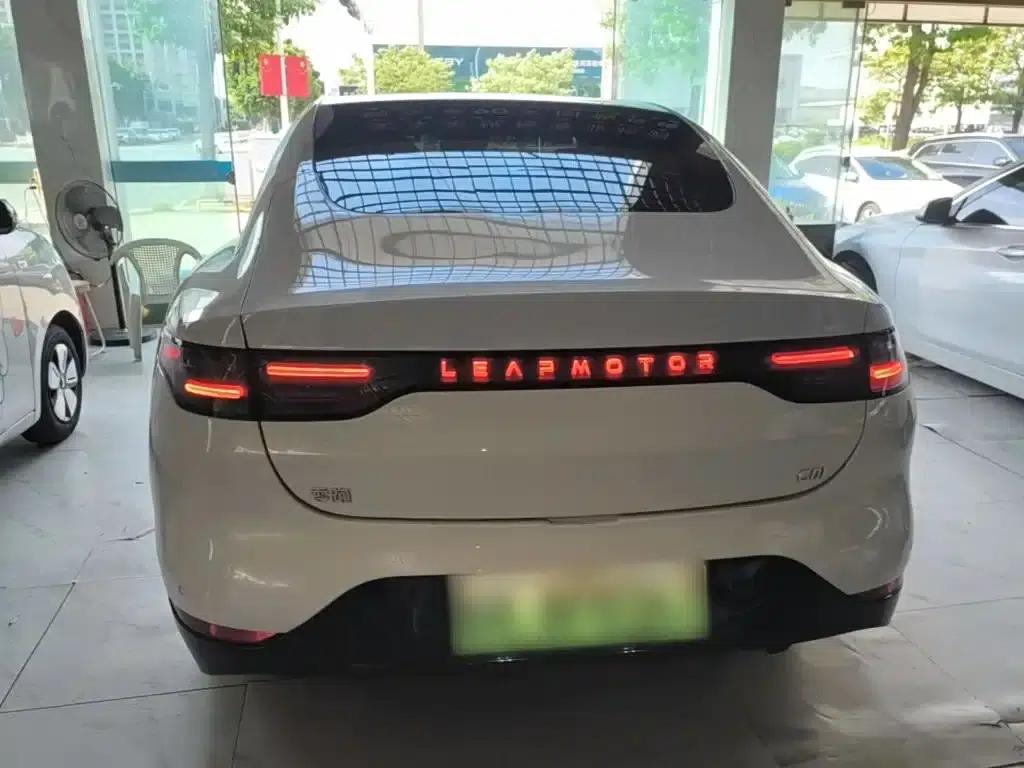 Leapmotor C01 2022 Rear-Wheel Drive Long Range Edition — миниатюра 6