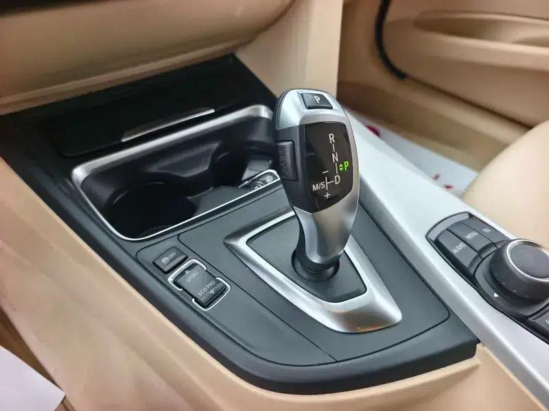 2014 BMW 3 Series 320i Fashion Edition — миниатюра 14