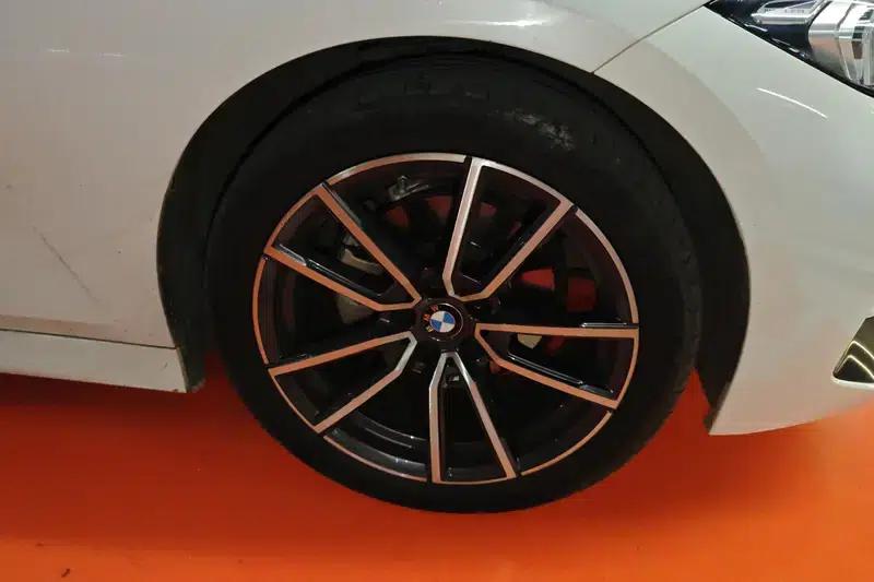 2023 BMW 3 Series 320Li M Sport Package — миниатюра 4