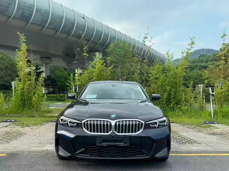 2024 BMW 3 Series 2.0T Automatic Front-Wheel Drive 5-Seater Factory Custom Edition — миниатюра 2