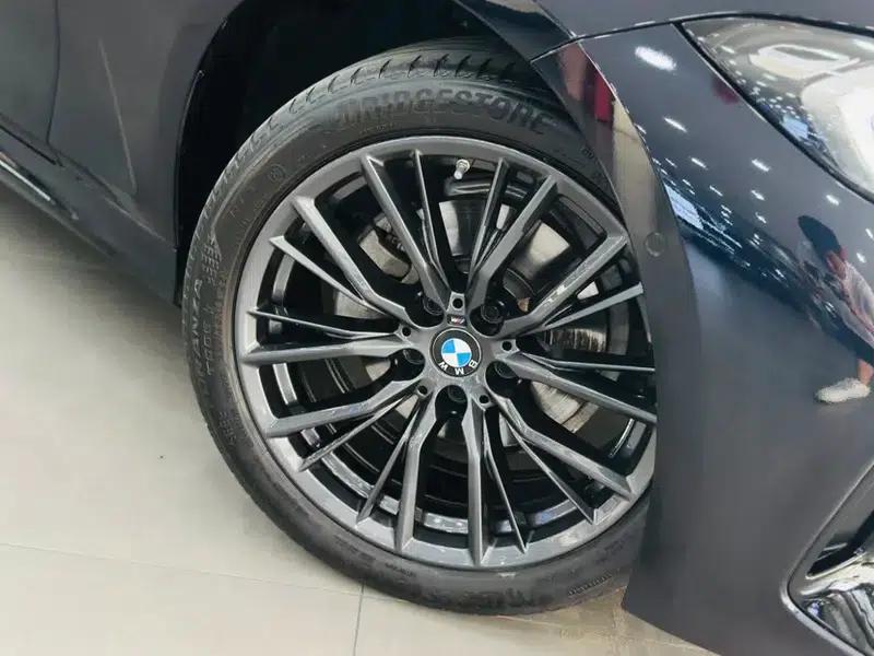 2023 BMW 3 Series 325i M Sport Shadow Edition — миниатюра 8