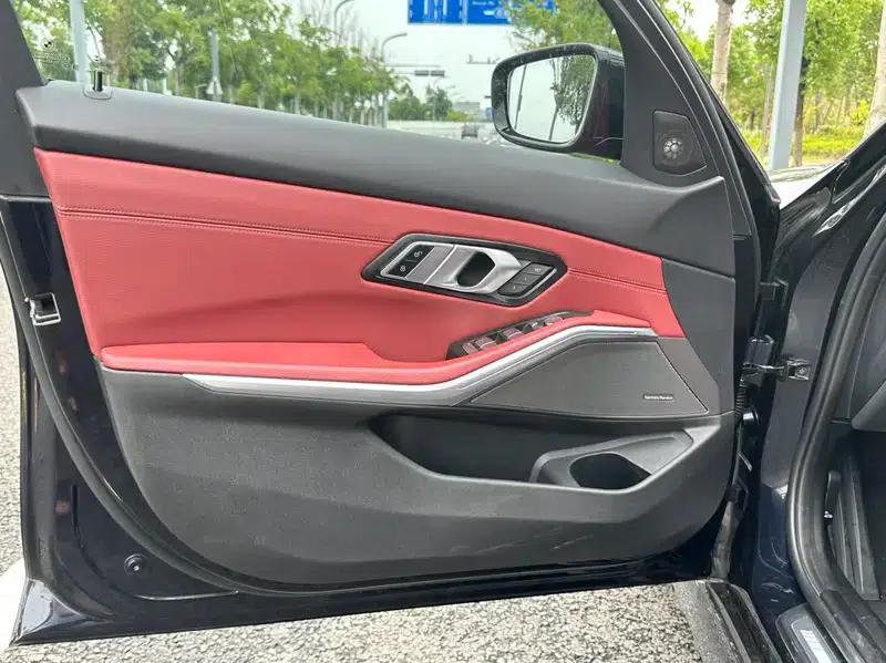 2023 BMW 3 Series 330i M Sport Shadow Edition — миниатюра 8