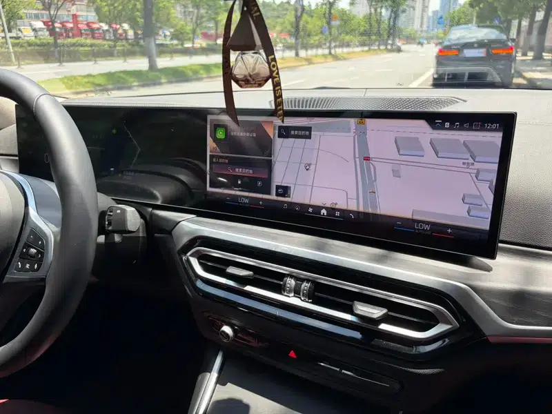 2023 BMW 3 Series 325i M Sport Package — миниатюра 10