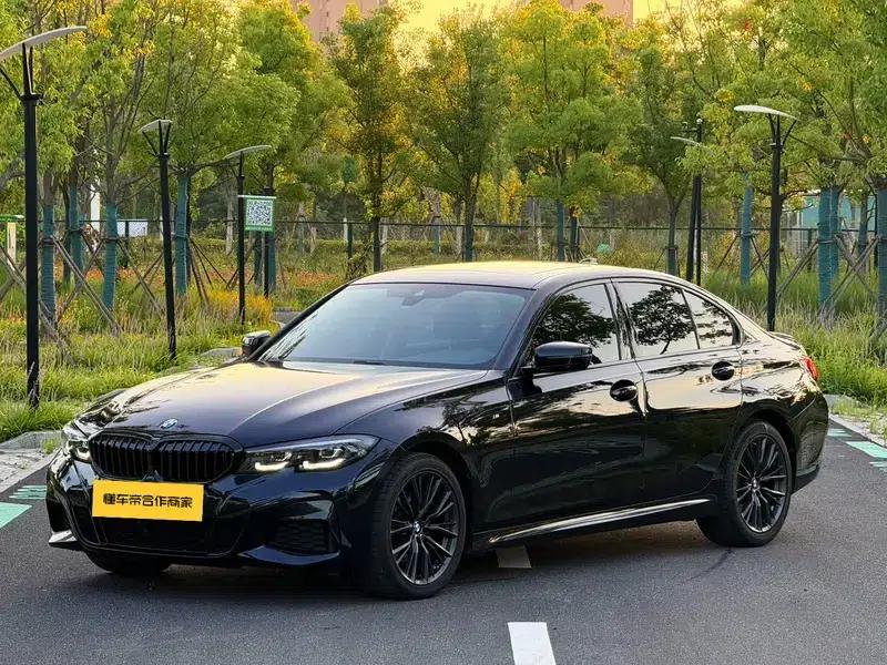 2022 BMW 3 Series 325i M Sport Shadow Edition — миниатюра 1