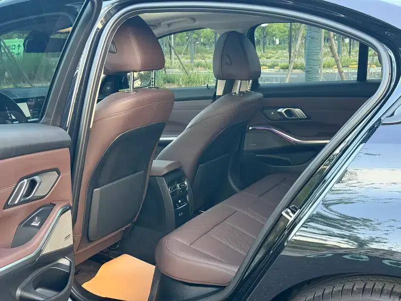 2022 BMW 3 Series 325i M Sport Shadow Edition — миниатюра 11