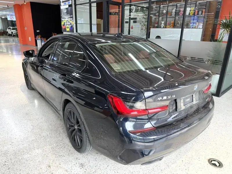 2021 BMW 3 Series 330i M Sport Shadow Edition — миниатюра 2