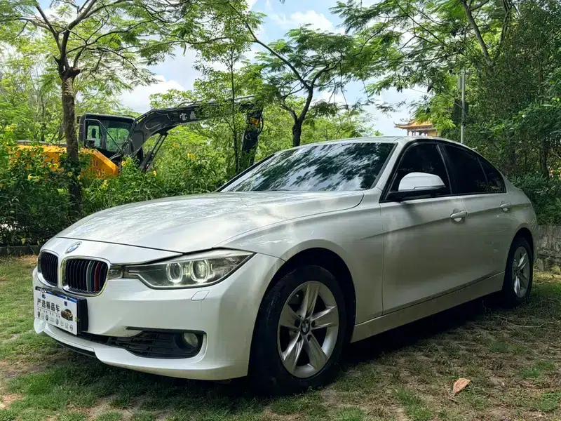 2013 BMW 3 Series 320i Progressive — миниатюра 1