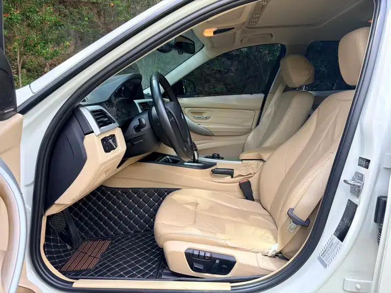 2013 BMW 3 Series 320i Progressive — миниатюра 10