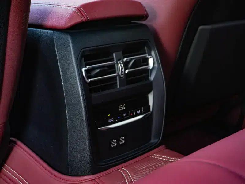 2021 BMW 3 Series 330i M Sport Shadow Edition — миниатюра 9