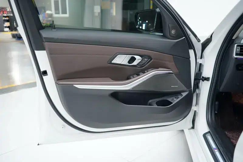 2022 BMW 3 Series 325Li M Sport Package — миниатюра 11