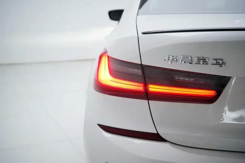 2022 BMW 3 Series 325Li M Sport Package — миниатюра 8