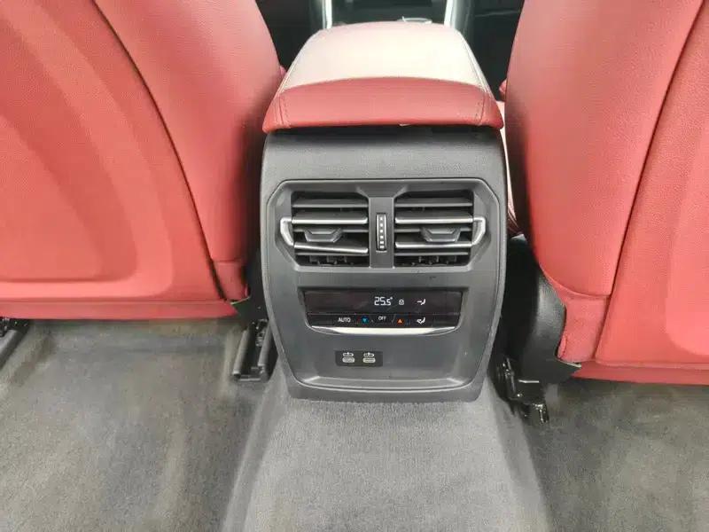 2023 BMW 3 Series 320Li M Sport Package — миниатюра 10