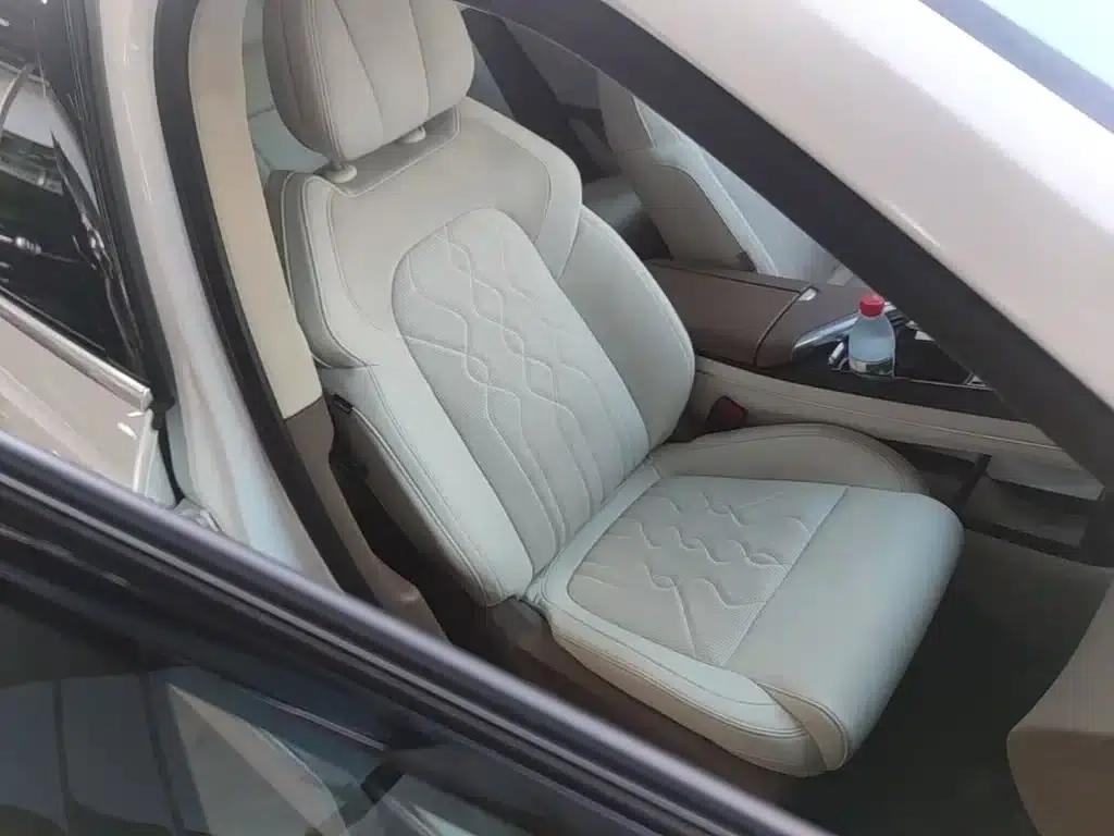 Voyah FREE 2021 AWD Standard Range Extender Exclusive Luxury Package — миниатюра 25