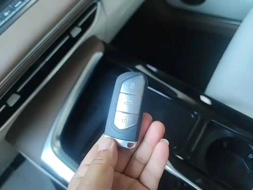 Voyah FREE 2021 AWD Standard Range Extender Exclusive Luxury Package — миниатюра 9