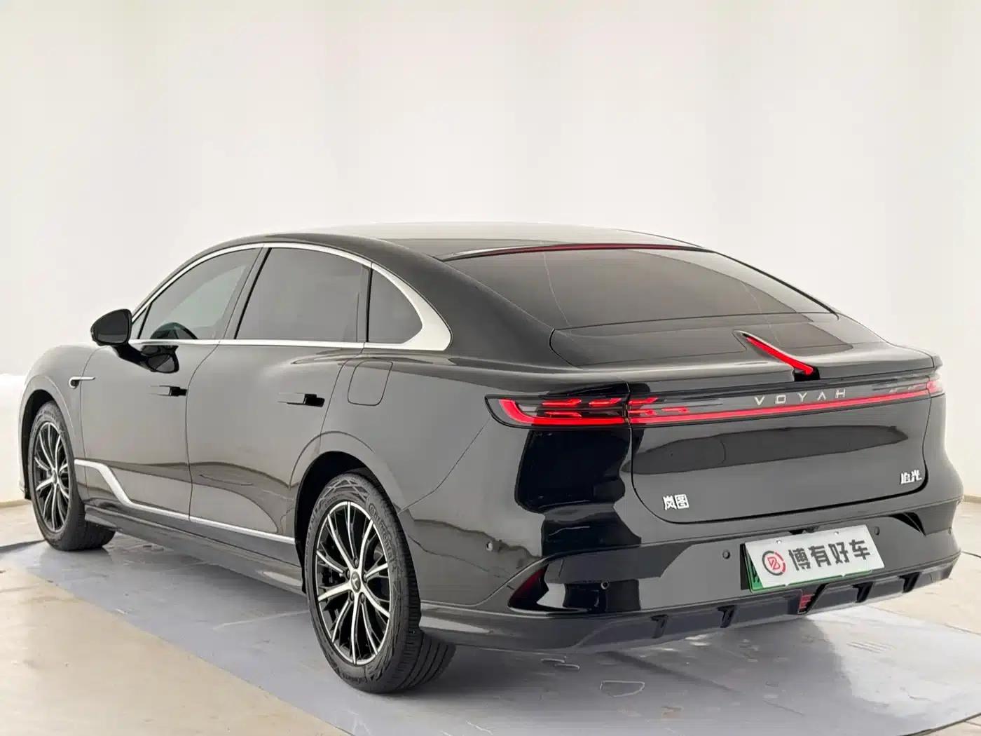 Voyah Chase Light 2024 PHEV AWD Extended Range Executive Edition — миниатюра 11