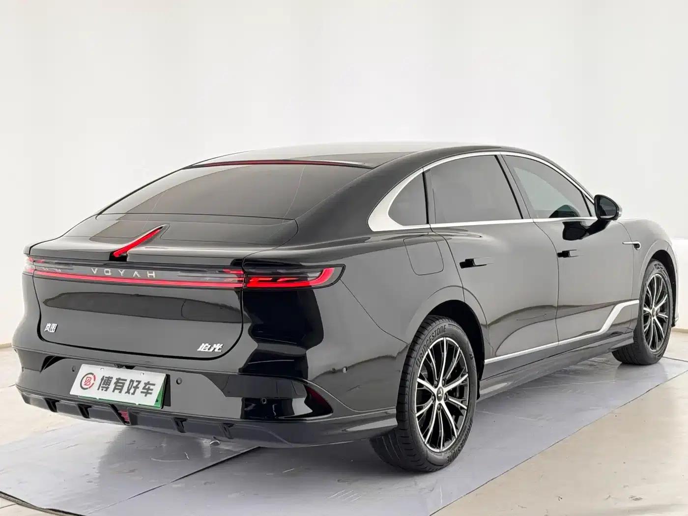 Voyah Chase Light 2024 PHEV AWD Extended Range Executive Edition — миниатюра 13
