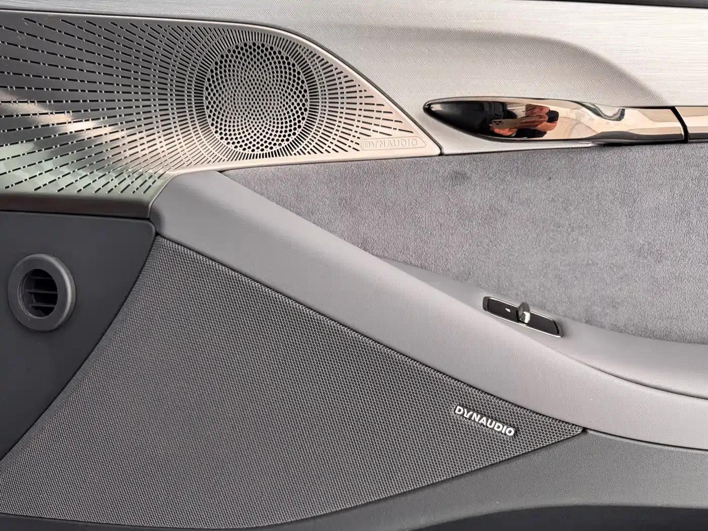 Voyah Chase Light 2024 PHEV AWD Extended Range Executive Edition — миниатюра 15