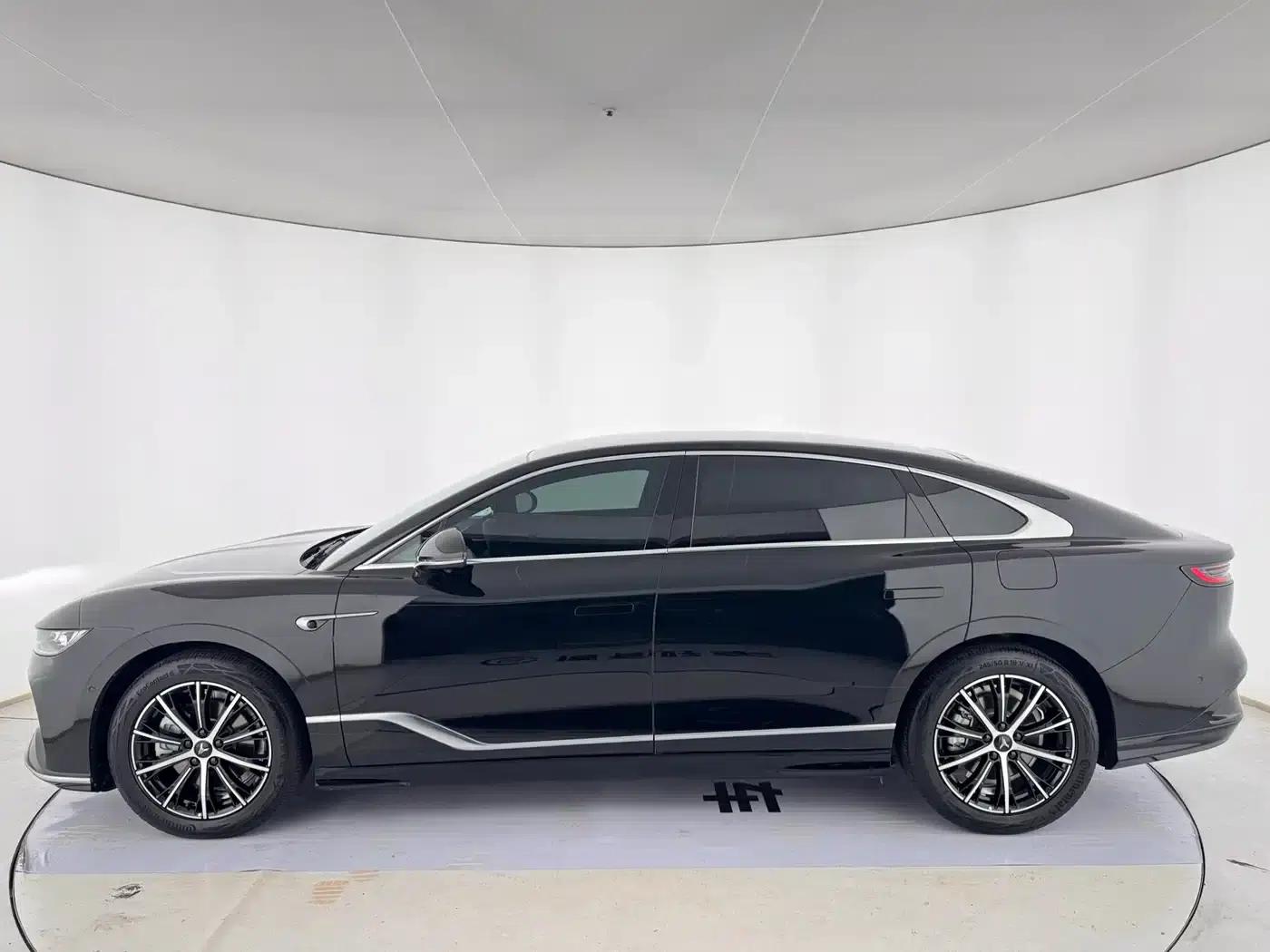 Voyah Chase Light 2024 PHEV AWD Extended Range Executive Edition — миниатюра 3