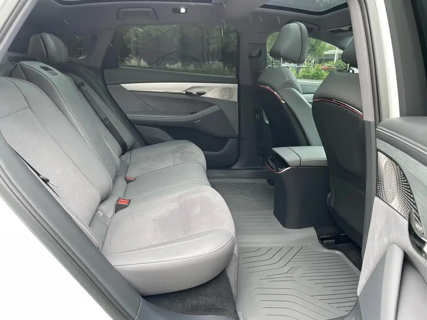 Voyah Chase Light 2024 PHEV AWD Extended Range Executive Edition — миниатюра 11