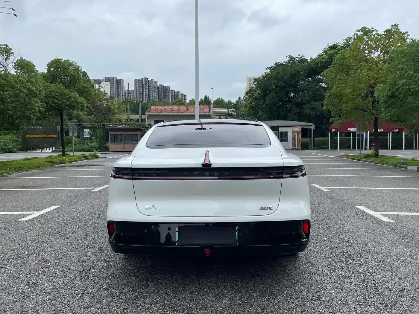 Voyah Chase Light 2024 PHEV AWD Extended Range Executive Edition — миниатюра 13