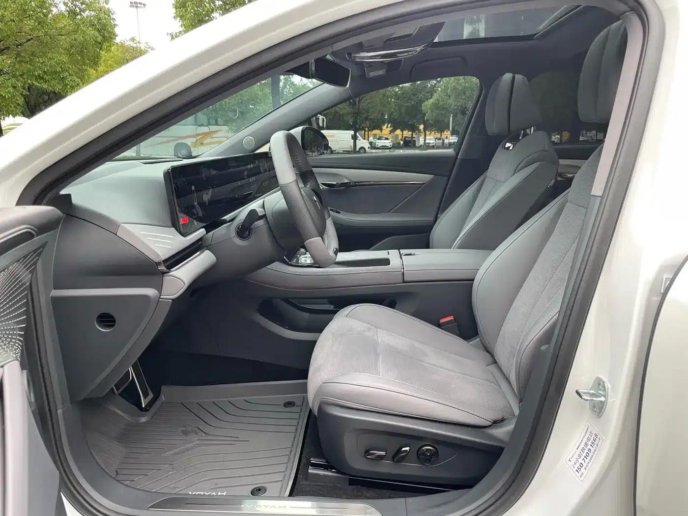 Voyah Chase Light 2024 PHEV AWD Extended Range Executive Edition — миниатюра 5