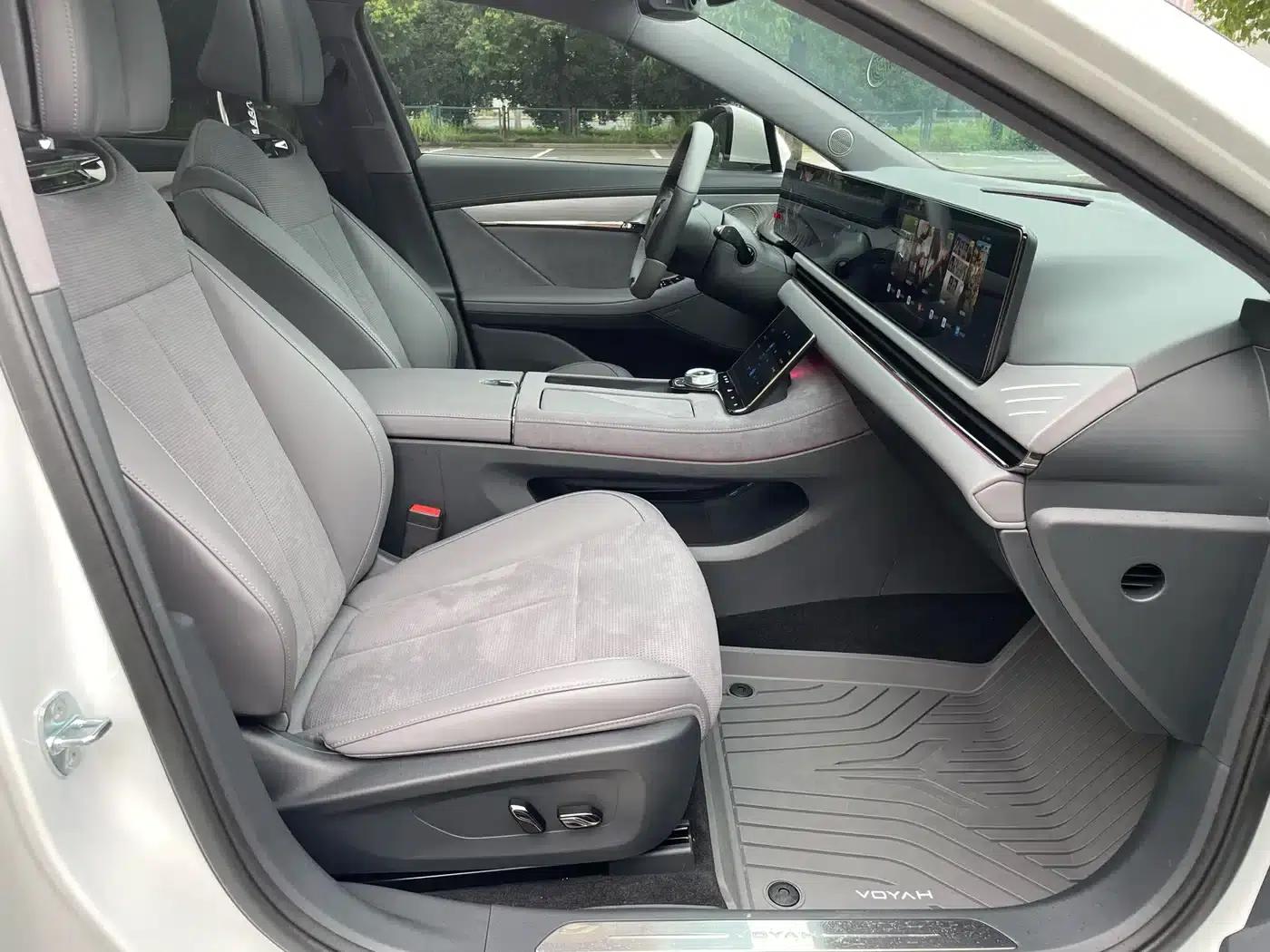 Voyah Chase Light 2024 PHEV AWD Extended Range Executive Edition — миниатюра 10