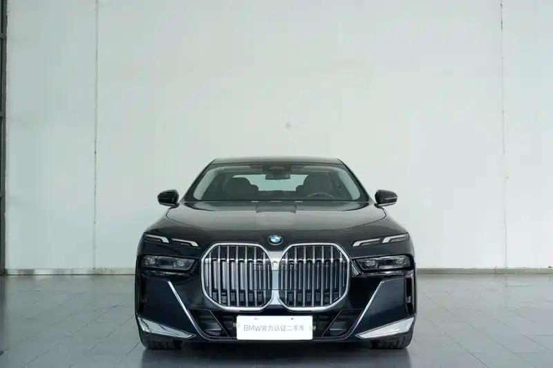 2023 BMW 7 Series 735Li M Sport Package — миниатюра 2