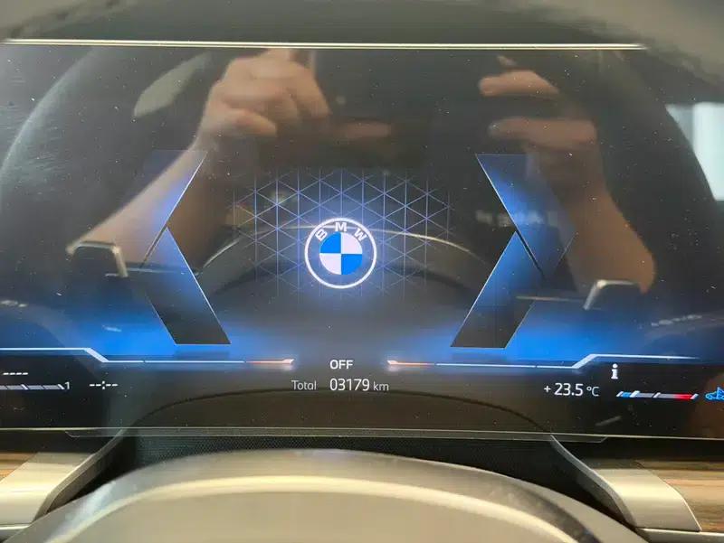 2023 BMW 7 Series 735Li M Sport Package — миниатюра 11