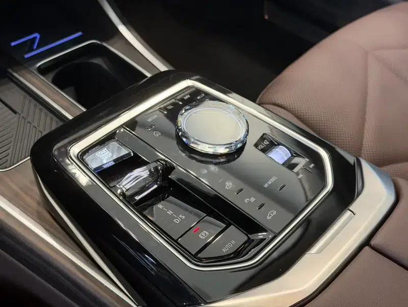 2023 BMW 7 Series 735Li M Sport Package — миниатюра 13