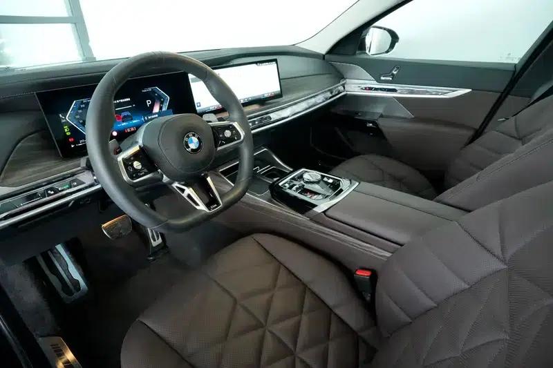 2023 BMW 7 Series 735Li M Sport Package — миниатюра 14