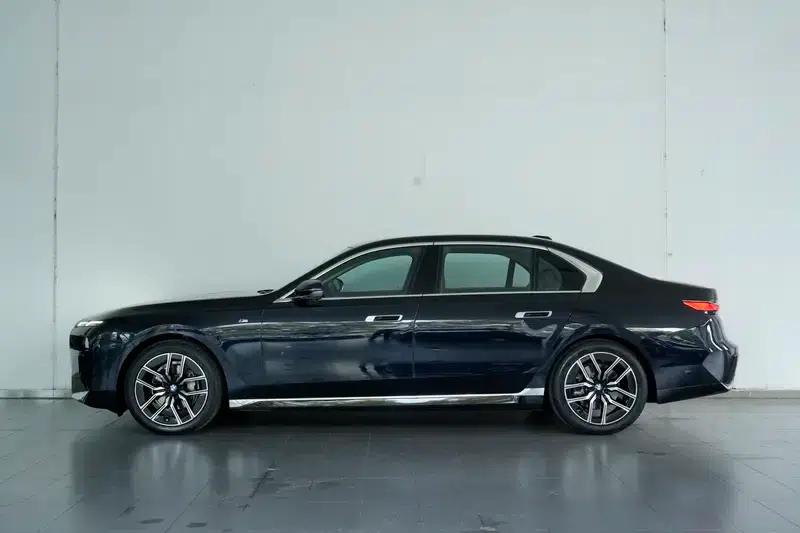 2023 BMW 7 Series 735Li M Sport Package — миниатюра 3